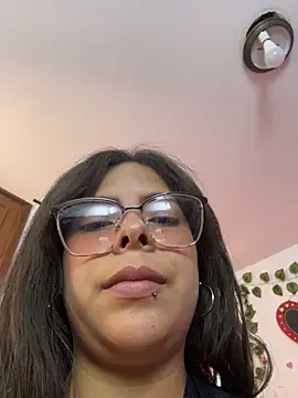 MiaCollinssx XXX чат на живо