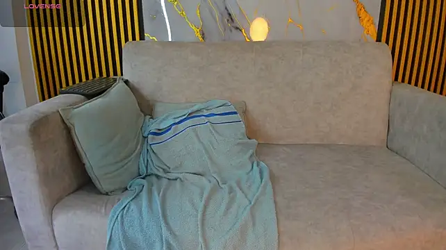 Izui_Pierce élő XXX-chatje