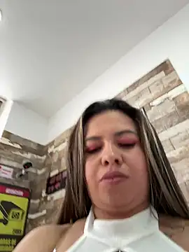 Ariana-07's Live XXX Chat