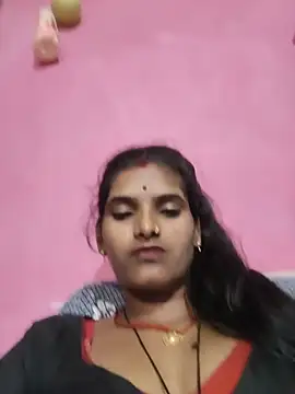 צ'אט XXX בשידור חי של hajjaha_hot