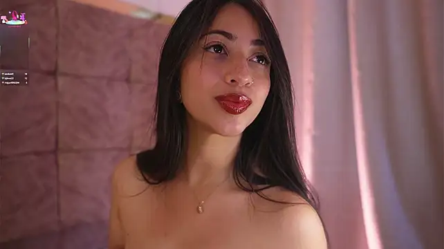 charlotterusso Adlı Modelin Canlı XXX Sohbeti