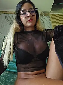 Pretty_roxxyy live XXX chat
