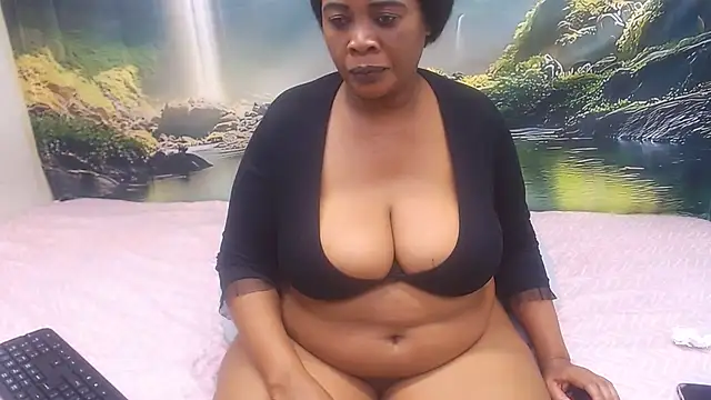 BLACKMILF4U's Live XXX Chat