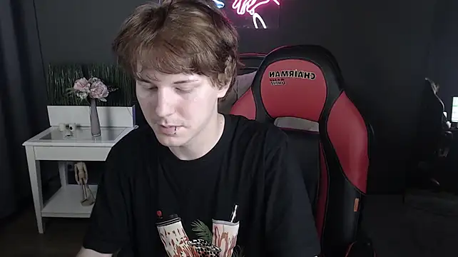 Benjamin_Brooke élő XXX-chatje