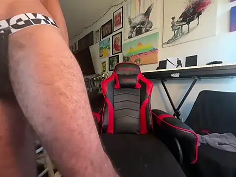 Pupscritch XXX чат на живо