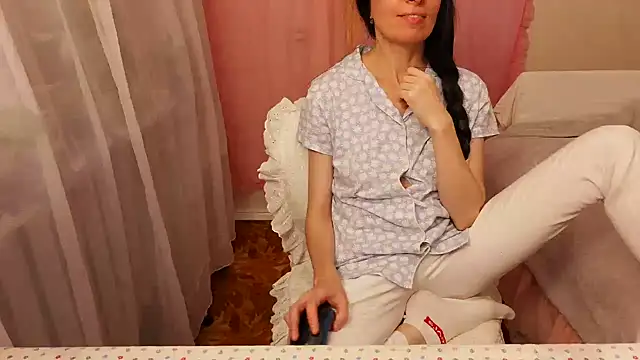 دردشة AnnaBloom الجنسية المباشرة