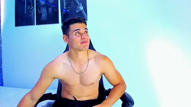 DarellTheseo live XXX chat