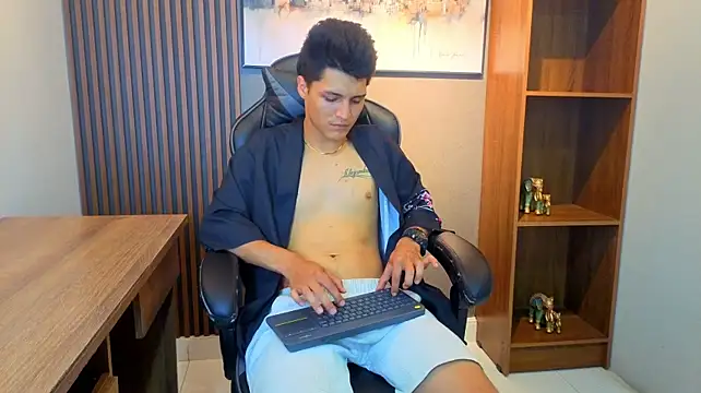 XXX chat uživo modela Julian_Fiire