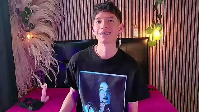 heyy_noah11 Live XXX-Chat