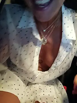 Biricchina6974 网络视讯表演