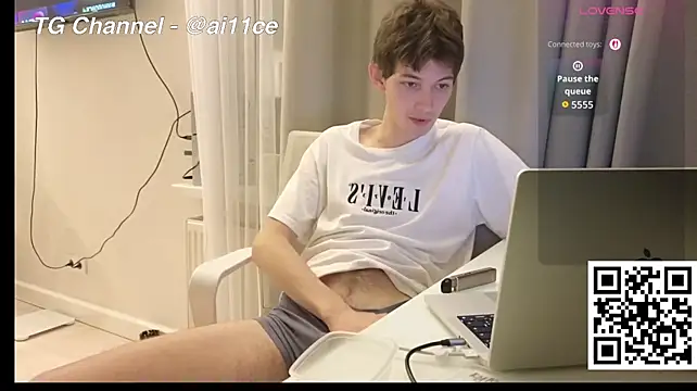 XXX chat uživo modela swaggenjoyer