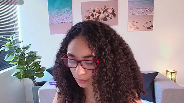 Chat +18 de Rebecca_Noirr ao vivo