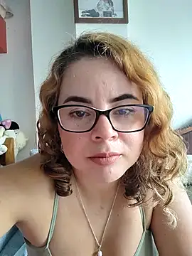 MilfLuna's Live XXX Chat