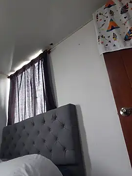 Chat +18 de EmmaJhomson ao vivo