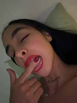 sophierooy22 Adlı Modelin Canlı XXX Sohbeti