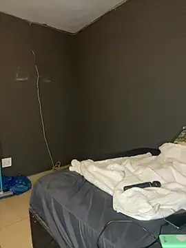 petite_bee – Naživo XXX chat