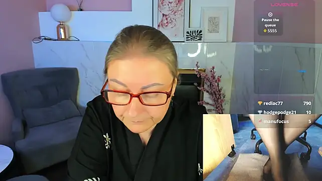 Alexandra_Kind Adlı Modelin Canlı XXX Sohbeti