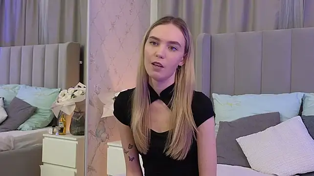 NikkiRyx Chat XXX in diretta