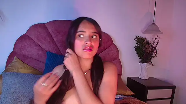 ViolettTiny Adlı Modelin Canlı XXX Sohbeti