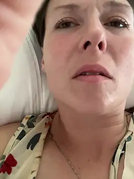 Chat +18 de CUMFOREVERY1nTitTiES2 ao vivo