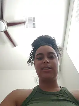 XXX chat uživo modela cinnaminnie