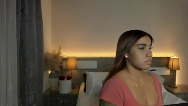 Chat XXX en directo de ZarahFoxx