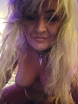 annika_lately's Live XXX Chat