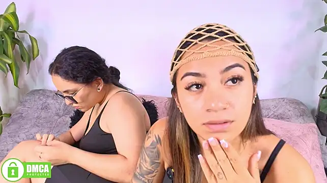 Jules_n_Gia's Live XXX Chat