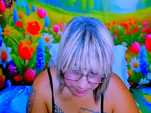 indianroxy's Live XXX Chat