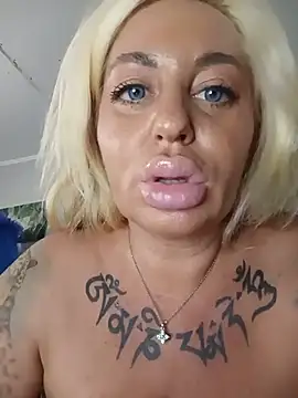 MiaMooly live XXX chat
