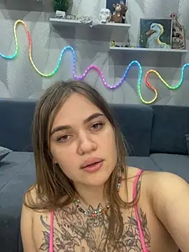 XXX chat uživo modela ebikii
