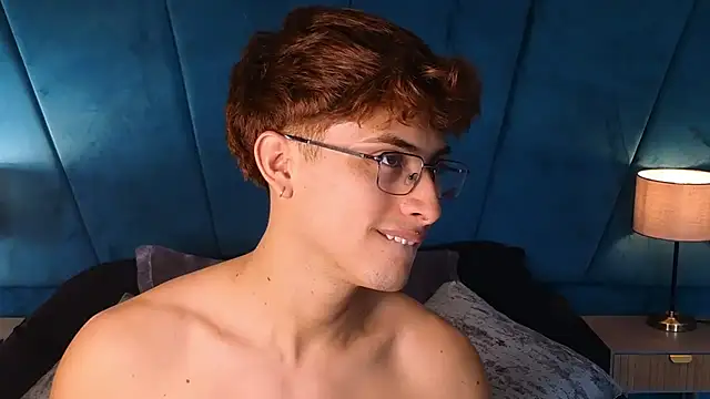 Aaron_Eze Live XXX-Chat