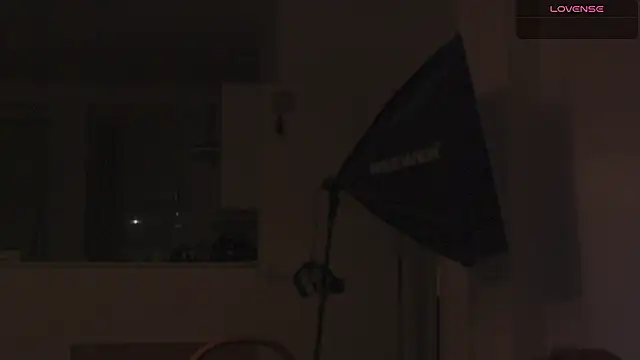 MiaMoon_'s Live Chat Room