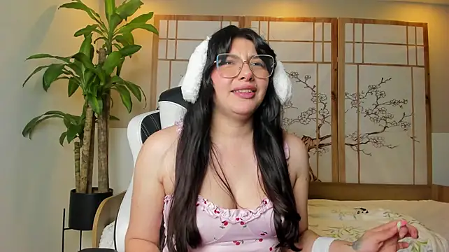 Chat XXX en directo de Seraphine_18