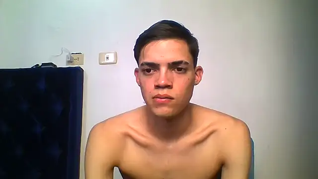 Chatroom XXX en direct de Latinos_2001