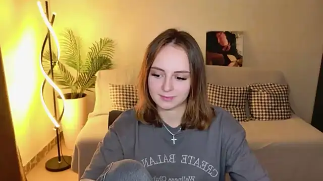 Chat +18 de MilanaRare ao vivo