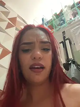 Sara-77 Adlı Modelin Canlı XXX Sohbeti