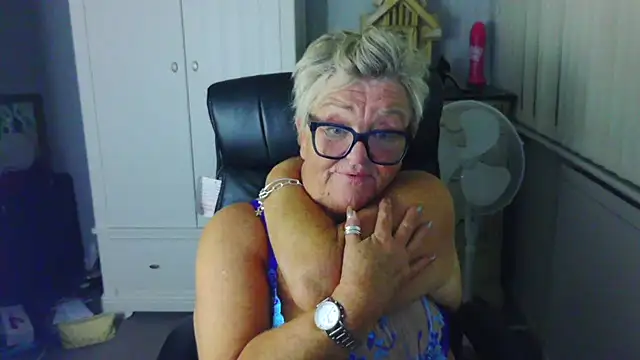 BridgetBlueEyes' Live XXX Chat