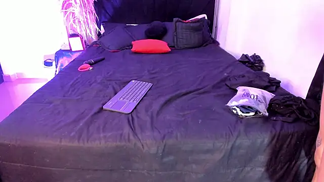 IzzyHiltton_'s Live XXX Chat