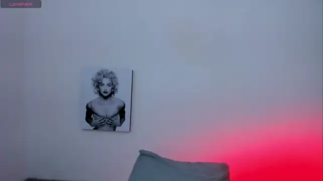 Millie_bobbyのライブXXXチャット