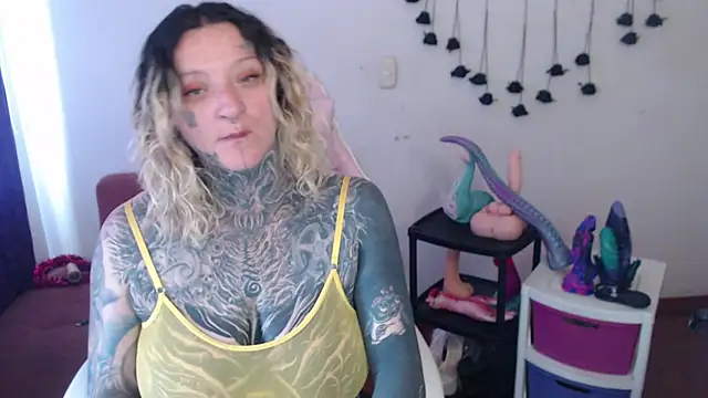 SLOPPYTITSS' Live XXX Chat