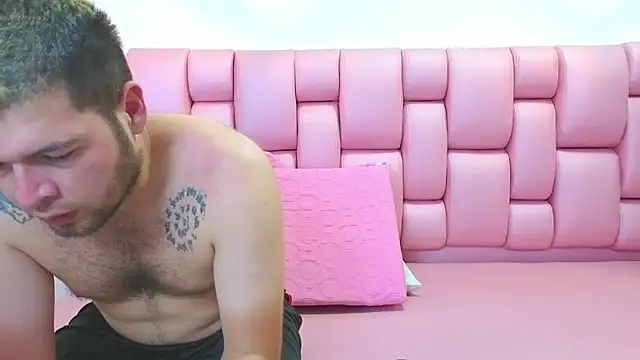 Vaiolet_and_Hans' Live XXX Chat