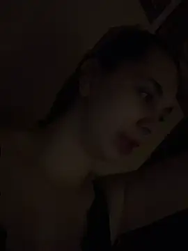 צ'אט XXX בשידור חי של apolinariyaa