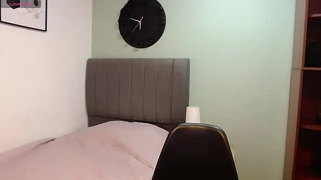 Chat +18 de karol_morillo ao vivo
