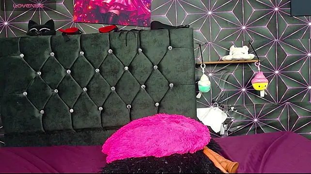 Sharlotshh live XXX chat