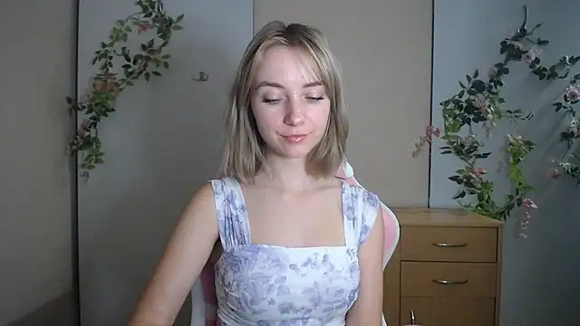 Онлайн чат XXX LuciaYoung