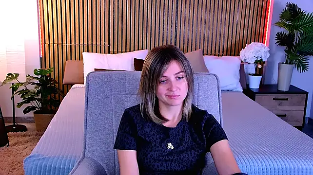 EmeraldGlow's Live XXX Chat
