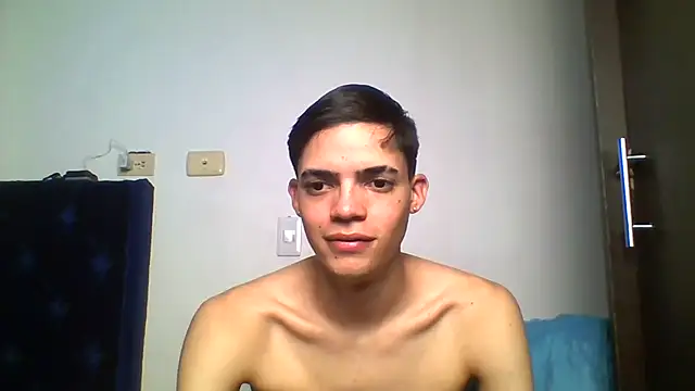 Latinos_2001 Adlı Modelin Canlı XXX Sohbeti