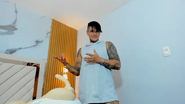 צ'אט XXX בשידור חי של KAROLLJONES1