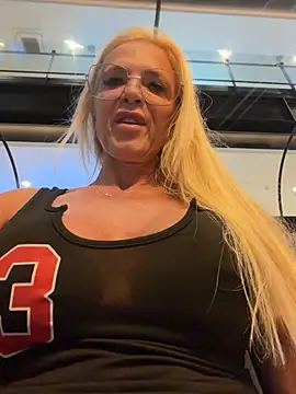 Reyna63 Chat XXX live